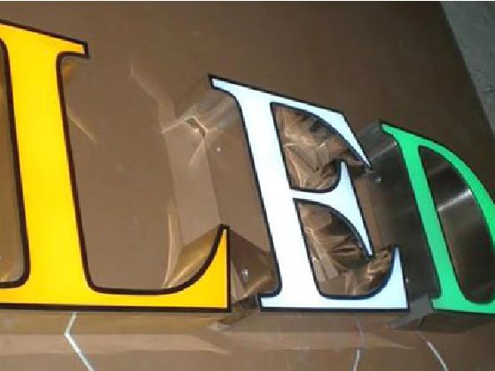 南漳介绍LED招牌的基础知识。